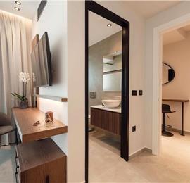 3 bedroom penthouse apartment with pool in Chania town, sleeps 6